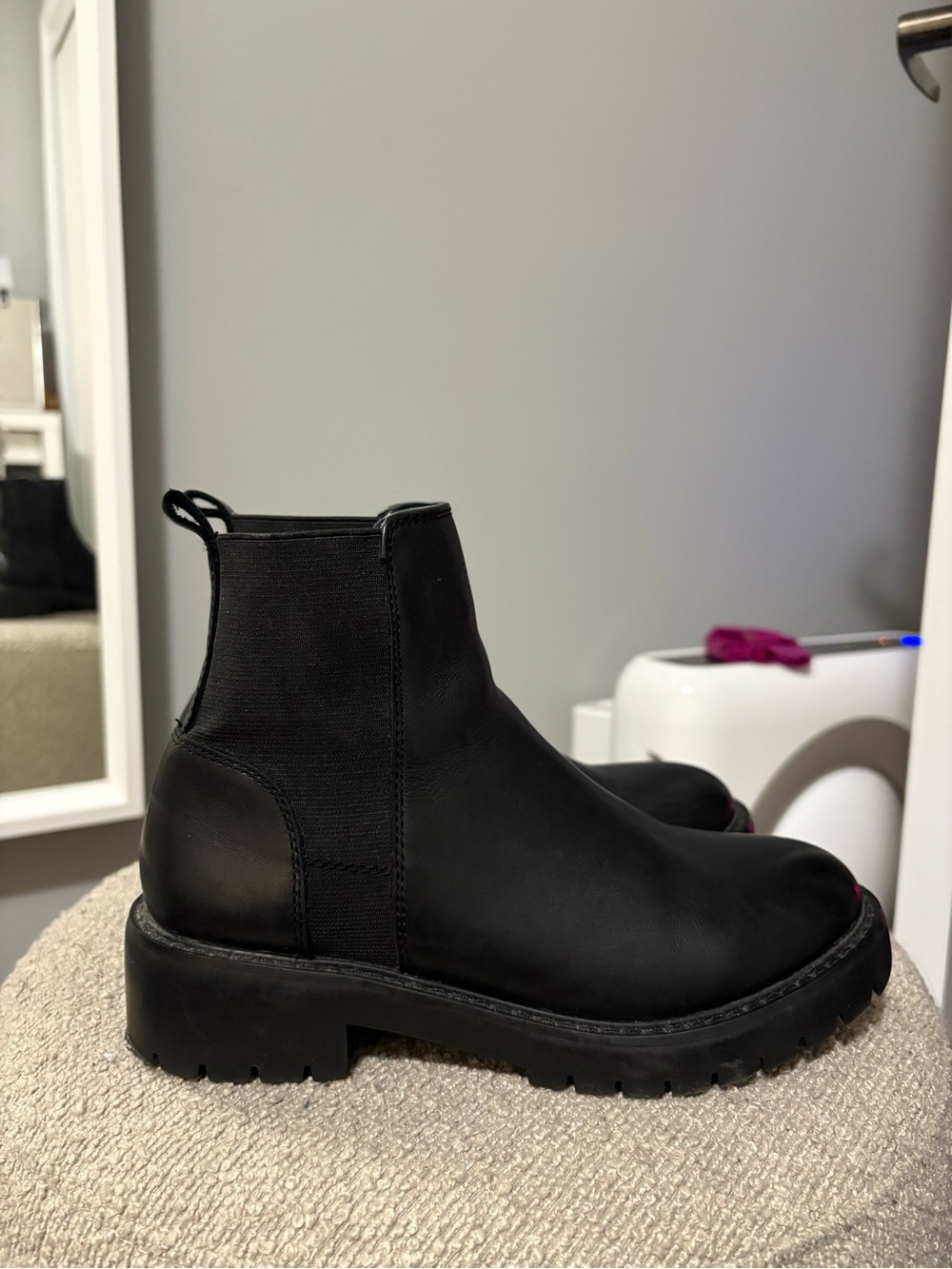 Steve Madden Black Leather Chelsea Boots | Size 5.5